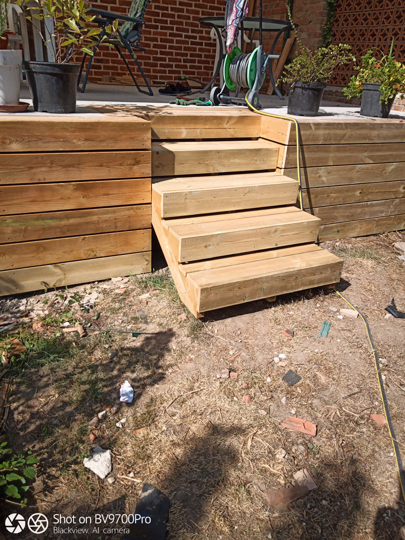 Escalier pour terrasse en pin CL4 à Armentières