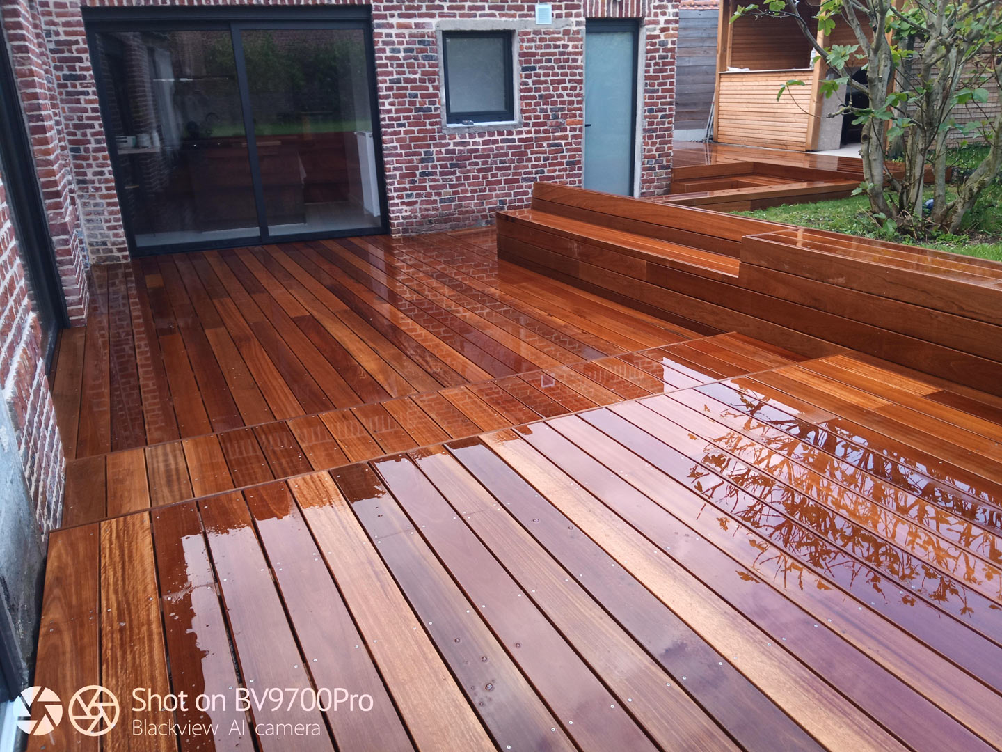 Terrasse en bois Bangkirai à Baisieux