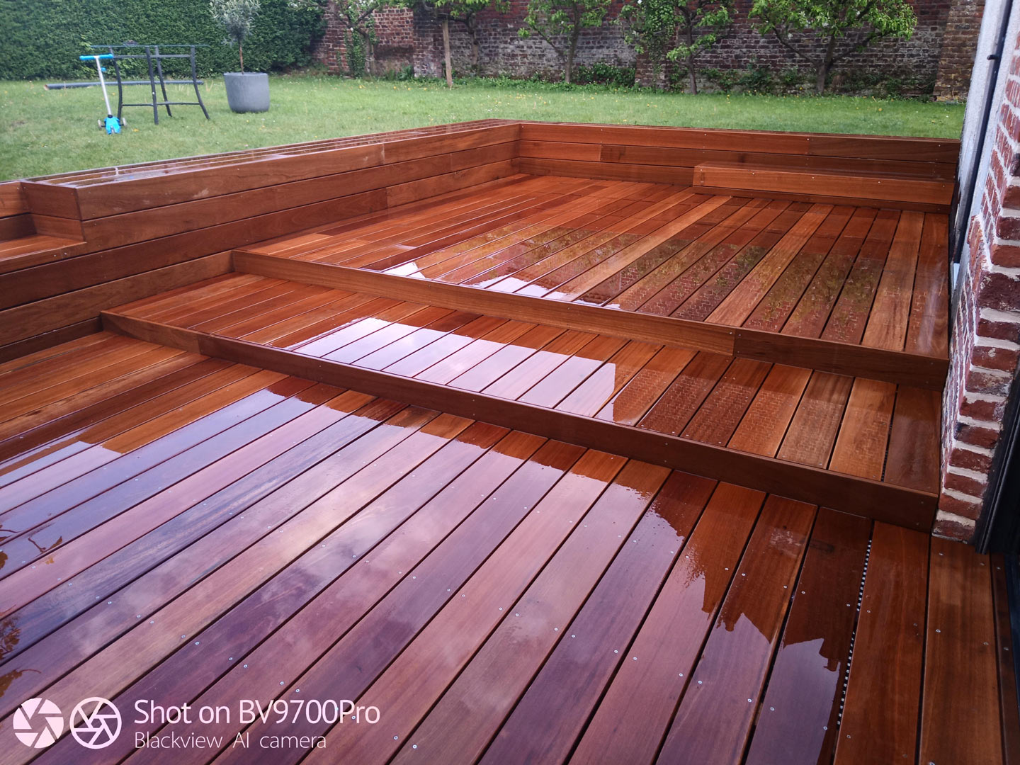 Terrasse en bois Bangkirai à Baisieux