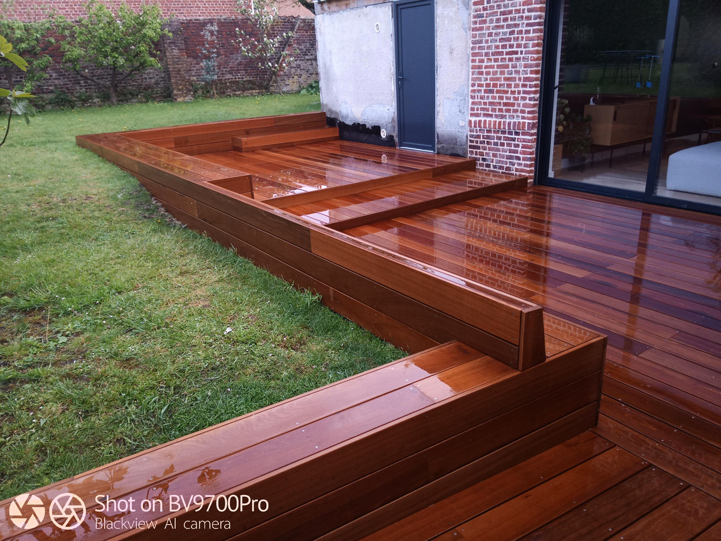 Terrasse en bois Bangkirai à Baisieux