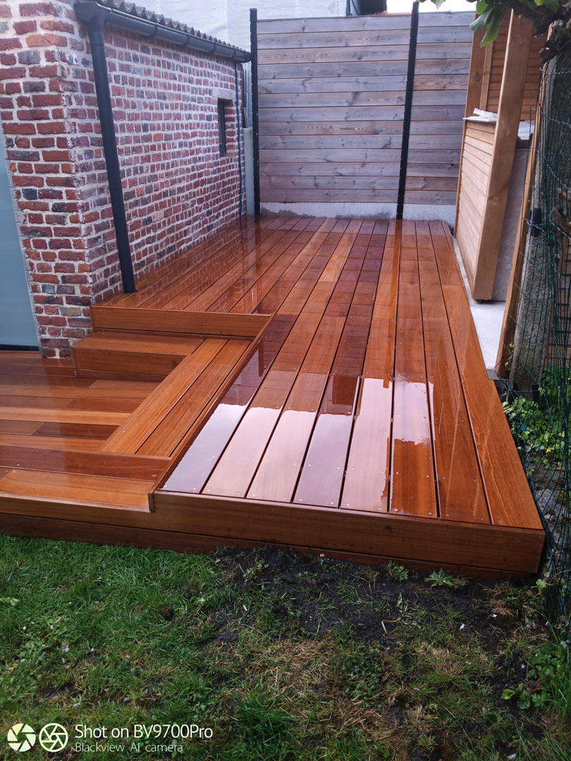 Terrasse en bois Bangkirai à Baisieux